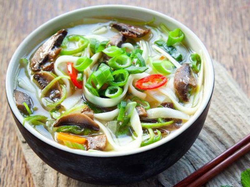 Phở chay nấu nấm